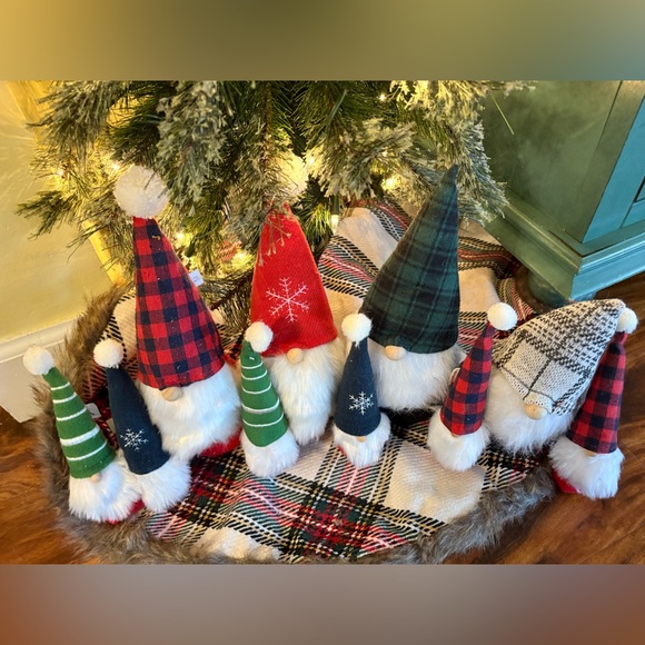 Target Wondershop 10 Weighted Stuffed Christmas Holiday Gnomes 4 Large 6 Small - Picture 4 of 4